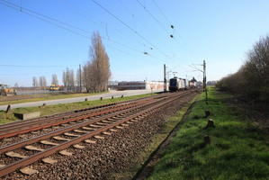 Containerzug mit Taurus der WL in Dormagen (09.03.2014)