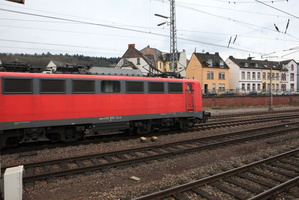 Kohlenzug mit Doppeltraktion BR 140 in Trier