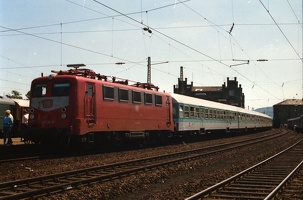 141 430-9 mit neuem Farbkleid und Regionalbahnwagen