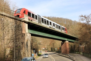 623 007 auf der Weschnitzbrücke in Weinheim