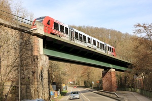 623 007 auf der Weschnitzbrücke in Weinheim