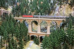 B374841
